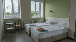 Гостиница Славяночка Глазов Апартаменты "Лимасол" на ул. Сулимова (3 комнаты)-1