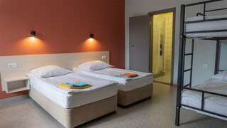 Гостиница Славяночка Глазов Апартаменты "Одесса" на ул. Сулимова (1 комната)-1