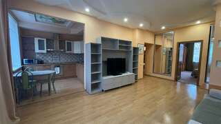 Гостиница Славяночка Глазов Трехкомнатная квартира на ул. Комсомольской-3